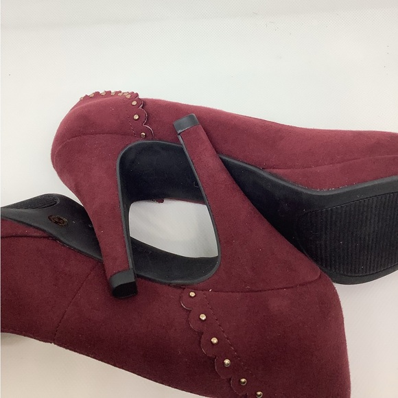 Liz Claiborne 6M Daylin Maroon Suede Studded Round Toe heels - Picture 4 of 9